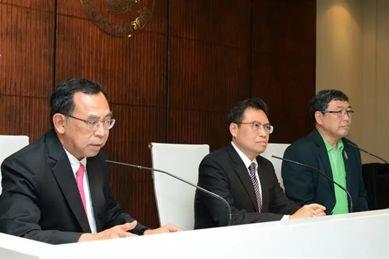 นายพรชัย ฐีระเวช ที่ปรึกษาด้านเศรษฐกิจการ...