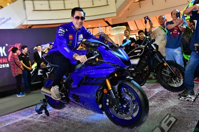 YAMAHA RIDERS’ CLUB รุกตลาดบิ๊กไบค์อย่างต่อเนื่อง นำ เจ เจตริน Band Ambassador เผยโฉม 3 สีใหม่ โมเดลสุดฮ๊อต YZF-R6, TMAX 530 และ SCR950 ในงาน “แบงค์ค็อก มอเตอร์ไบค์ เฟสติวัล 2018”