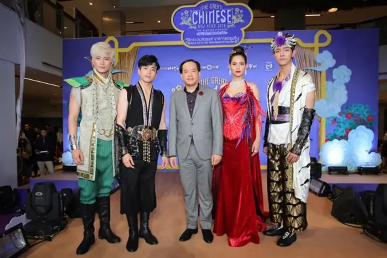 ต้องยอมซูฮกในความอลังของโชว์ฉลองตรุษจีนปี...