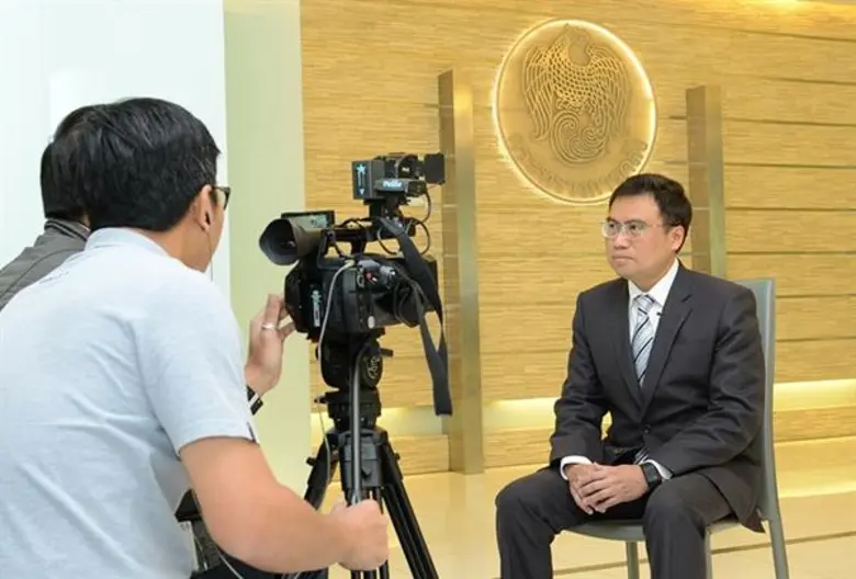 นายพรชัย ฐีระเวช ที่ปรึกษาด้านเศรษฐกิจการ...