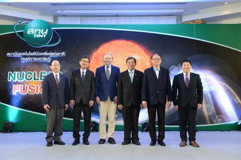 ดร.พรเทพ นิศามณีพงษ์ (ที่ 2 จากขวา) ผู้อำ...