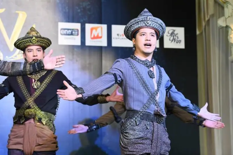 พระเอกหนุ่มมากความสามารถ "ท็อป -จรณ โสรัต...