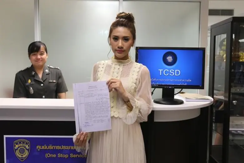 “แนส ทิฆัมพร” ผู้ประกาศข่าวสาว โร่เข้าแจ้งความ ข้อหาหมิ่นประมาท หลังถูกปลอมเฟสบุค โพสต์ขายตัว!