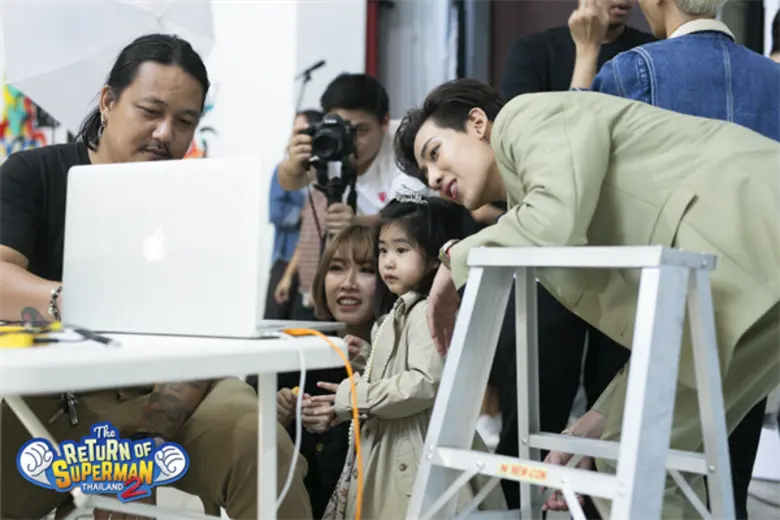ข่าวซุบซิบ: น้องชูใจ แม่เบลล์ ติ่งอปป้ากำเริบ เมื่อเจอ แบมแบม นักร้องดังเกาหลี ใน The Return of Superman Thailand 2
