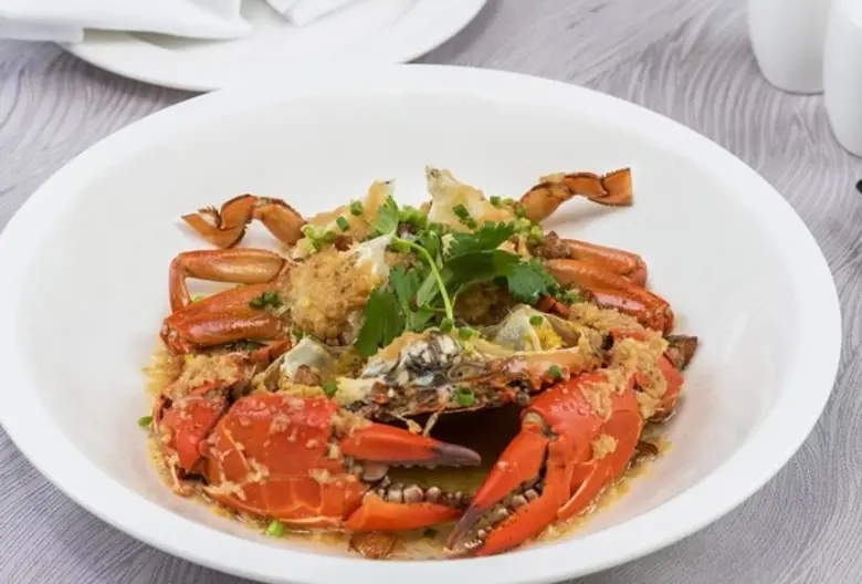 เชฟวิราช เชฟประจำห้องอาหารฯ ขอเสนอเมนูปูท...