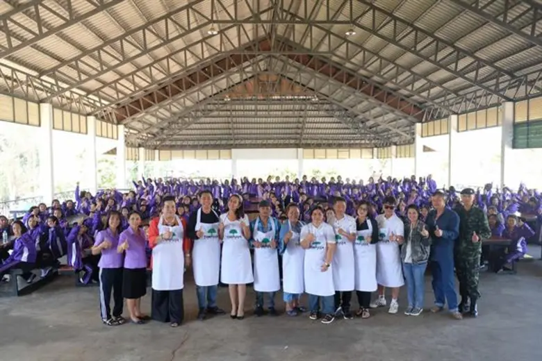 “ส้ม-ชนากานต์-TOM PIZZA RESORT-มาดามกอล์ฟ” รวมพลบินลัดฟ้า เลี้ยงอาหารเด็กกำพร้า โรงเรียนเฉลิมพระเกียรติ๔๘ พรรษา จ.ลำพูน พร้อมสร้างร้อยยิ้มด้วยกิจกรรมส่งเสริมบุคลิกภาพ