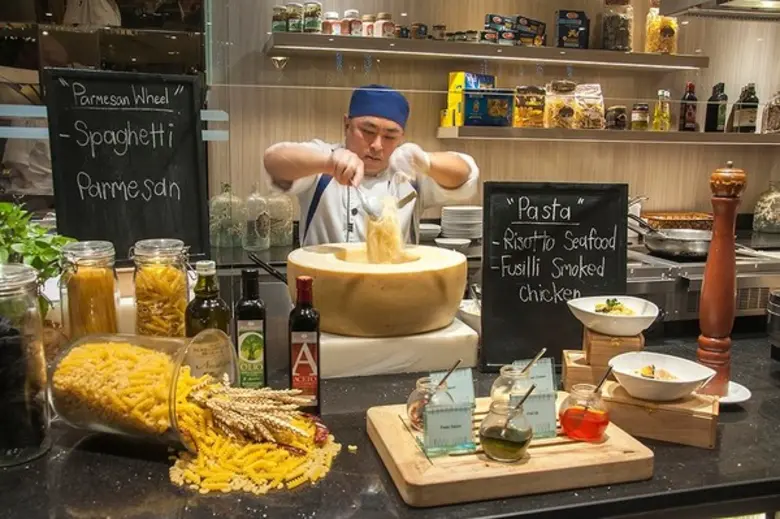 เพลิดเพลินกับเมนูแนะนำ ในบุฟเฟ่ต์นานาชาติ...