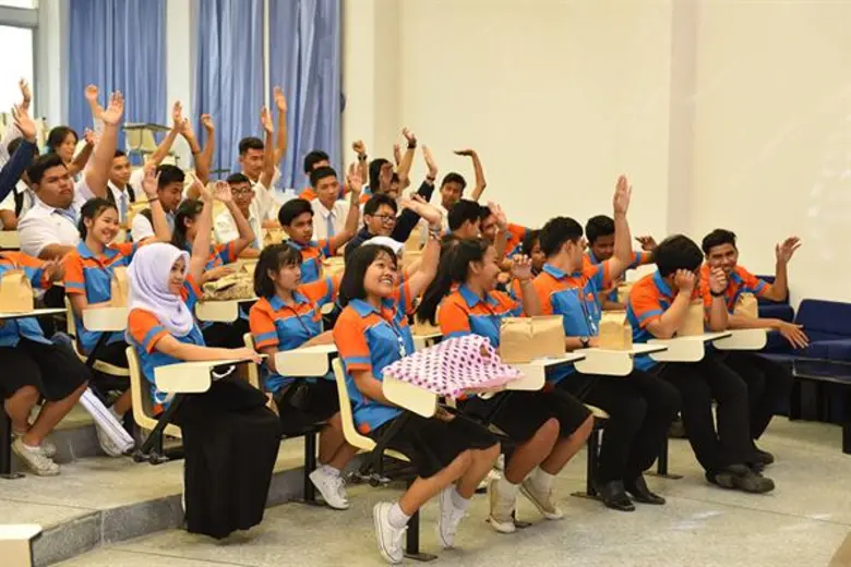 ม.อ.ตรัง ต้อนรับ คณาจารย์-นักศึกษา วิทยาลัยเทคโนโลยีนครหาดใหญ่ ดูงานระบบคอมพิวเตอร์