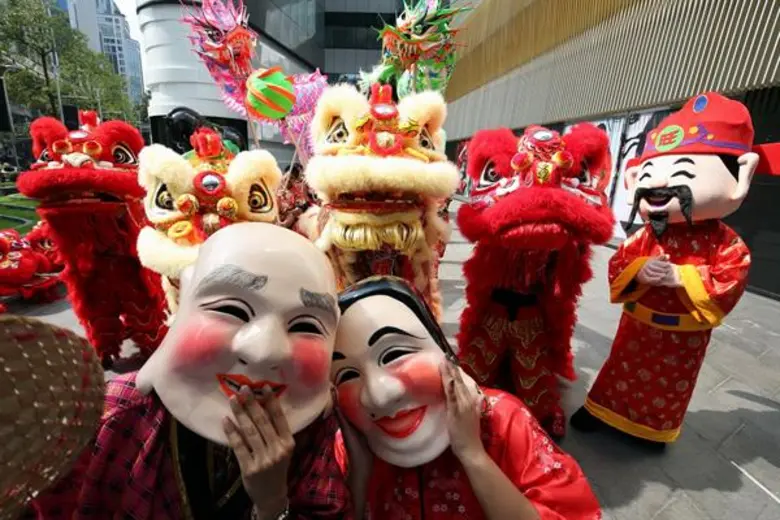 ห้างเซ็นทรัล และ เซ็นทรัล เอ็มบาสซี เปิดตำนานมังกรมงคล 149 เมตร มั่งคั่ง มั่งมี รับปีจอ ในงาน “เซ็นทรัล ไชนีส นิวเยียร์ 2018”