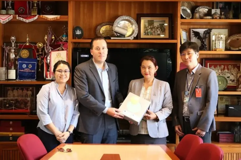 ตัวแทนผู้บริหาร โรงพยาบาลลานนา โดยคุณจิรา...