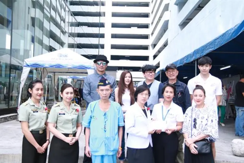 อิ่มบุญ....อิ่มท้อง นักแสดงเสน่ห์นางงิ้ว,เรื่องลับหลัง,เงินปากผี ร่วมจำหน่ายดอกป็อปปี้และร่วมบริจาคโลหิต “งานตลาดนัดดารา”