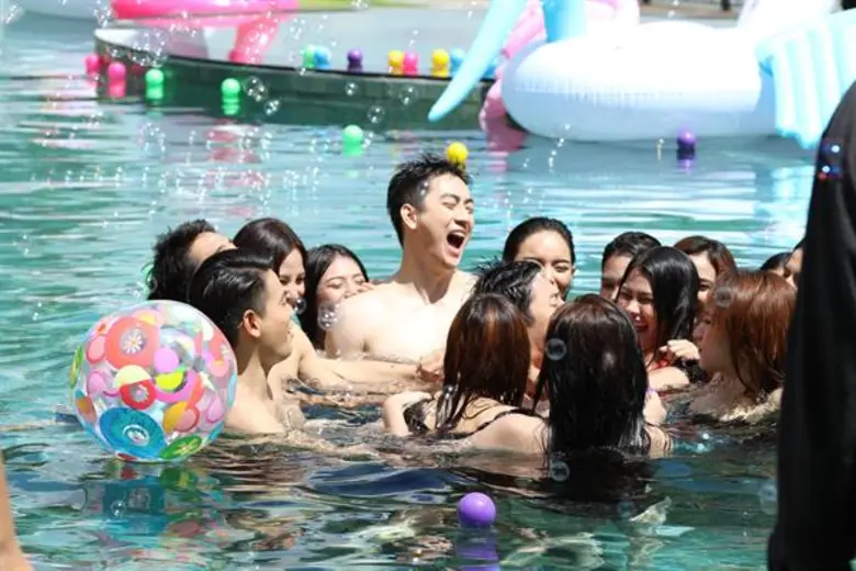 เปิดเรื่องมาก็ทั้งฮา ทั้งแซ่บ สำหรับ ละคร...