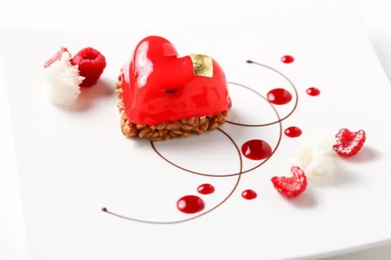 เปลี่ยนท้องฟ้าเป็นสีชมพูในวันแห่งความรักกับเซ็ทเมนูแทนคำบอกรัก 6 คอร์ส ณ ห้องอาหารเรดสกาย โรงแรมเซ็นทาราแกรนด์ฯ เซ็นทรัลเวิลด์