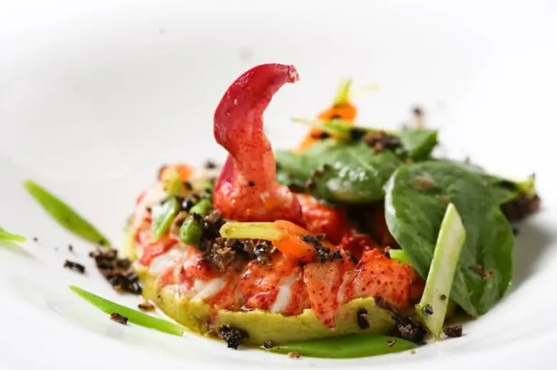 เปลี่ยนท้องฟ้าเป็นสีชมพูในวันแห่งความรักกับเซ็ทเมนูแทนคำบอกรัก 6 คอร์ส ณ ห้องอาหารเรดสกาย โรงแรมเซ็นทาราแกรนด์ฯ เซ็นทรัลเวิลด์