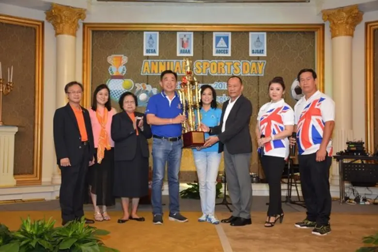 พ.ต.อ. ธีรวัฒน์ มังคละศิริ นายกสมาคมนักเร...