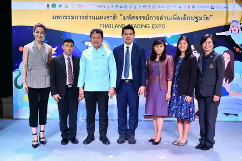 ดร.นพ.ไพโรจน์ เสาน่วม (กลาง) ผู้อำนวยการส...