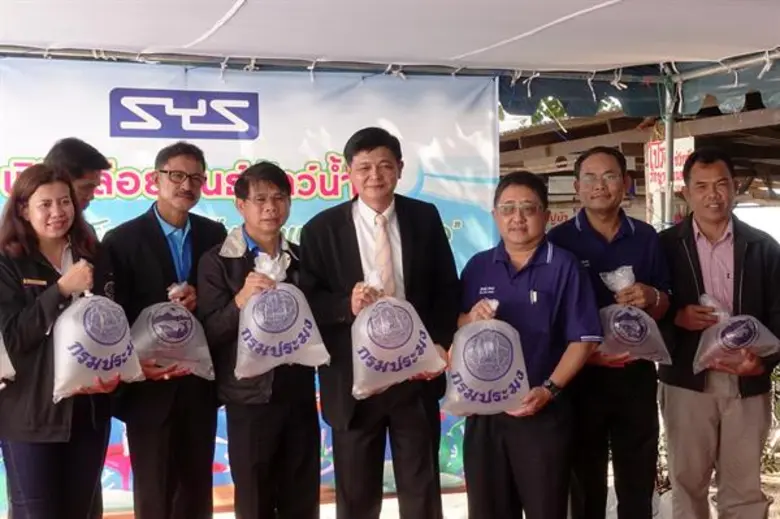 นายพีรภัทร แสงสุนีย์ (ที่ 3 จากขวา) รองกร...