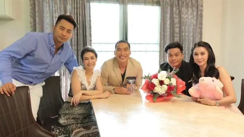 ทีวีไกด์: รายการ "THE GUEST (เดอะ เกสท์) ตีสนิทคนดัง" บุกบ้านสาวเซ็กซี่ตัวแม่ “ใหม่ สุคนธวา”  สวยหรูสไตล์ “โมเดิร์น” สุดอึ้งกับของสะสม “พระเครื่อง”