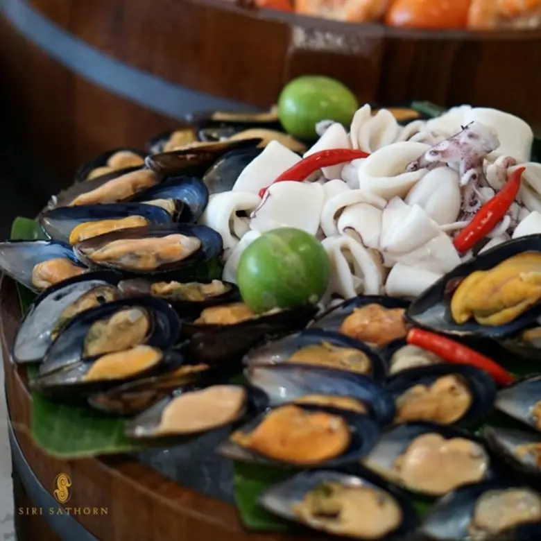 โปรโมชั่นมา 4 จ่าย 3 ห้องอาหารลิควิดบาร์แอนด์คาเฟ่ โรงแรมศิริ สาทร