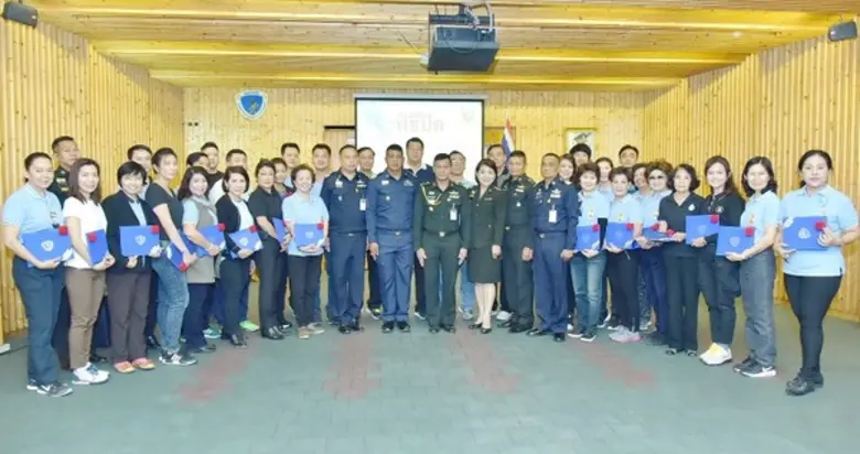 พลโท ดร.ธนเกียรติ ชอบชื่นชม ผบ.ศรภ.มอบหมา...