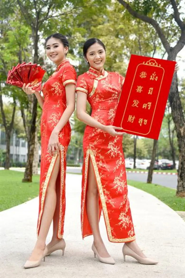 ธนาคารกสิกรไทยฉลองตรุษจีนปีจอ จัดทำซองอั่...