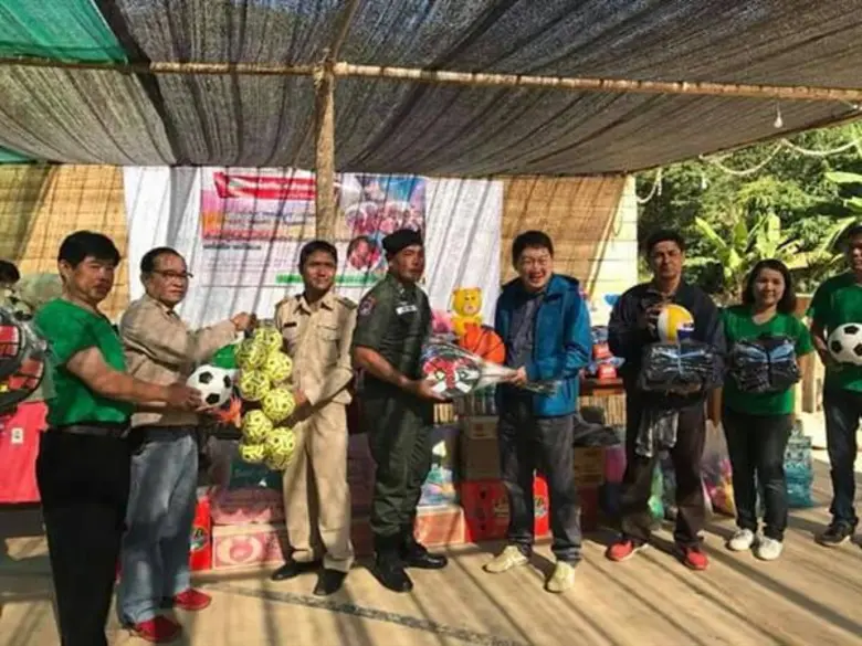 กรมส่งเสริมสหกรณ์จัดกิจกรรมมอบสิ่งของและเครื่องกันหนาวให้เด็กบนดอยแม่ฮ่องสอน