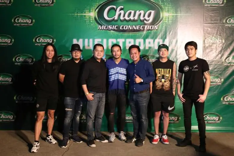 นายตุลา พัฒโนทัย (ที่ 3 จากซ้าย) ผู้จัดกา...