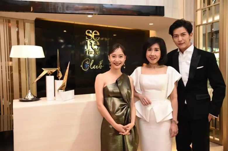 ก่อนจะวาร์ปไปฉลองวันวาเลนไทน์ที่จะถึงนี้ ...