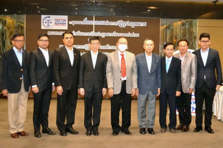 ศ.ดร. บวรศักดิ์ อุวรรณโณ ประธานกรรมการ คณ...