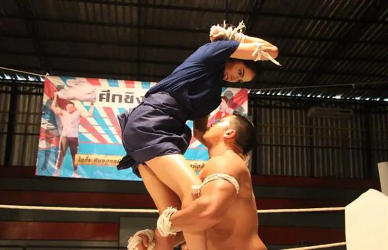 สมรักษ์ คำสิงห์ เทรน เกรซ พัชร์สิตา ขึ้นสังเวียน...โชว์แม่ไม้มวยไทยคว่ำคู่ชกร่างยักษ์