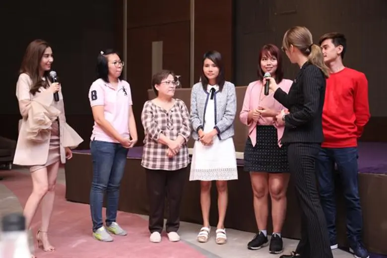 “การ์ตูน-เชียร์” บุกตลาดออนไลน์ ติวเข้มกองทัพสร้าง “ชาเม่ วัยรุ่น 100 ล้าน”