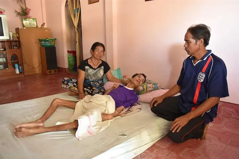 วิทยาลัยนวัตกรรมการแสดงฯ ม.อ.ตรัง นำรายได้จากการเดินแฟชั่นโชว์ฯ ซื้อวีลแชร์ให้คนพิการ