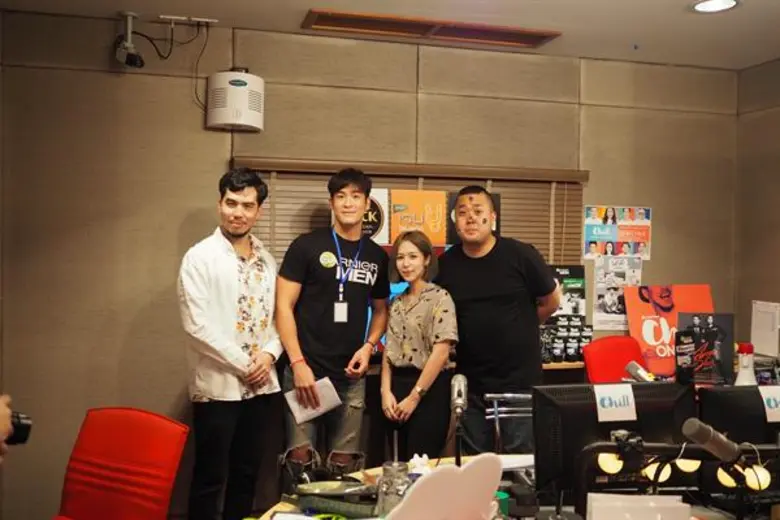 “อาเล็ก” แพรวพราว สวมบทโปรดิวเซอร์ โชว์ลีลาสัมภาษณ์สาว ไม่ทิ้งลายหนุ่มขี้เล่น