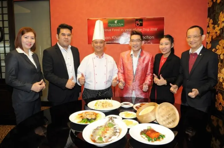 อภิรัฐ ภารพบ ผู้จัดการทั่วไป พร้อมด้วย ชา...