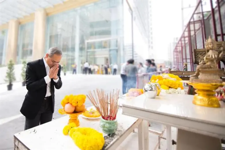 นายไพโรจน์ ชื่นครุฑ ประธานคณะเจ้าหน้าที่ด...