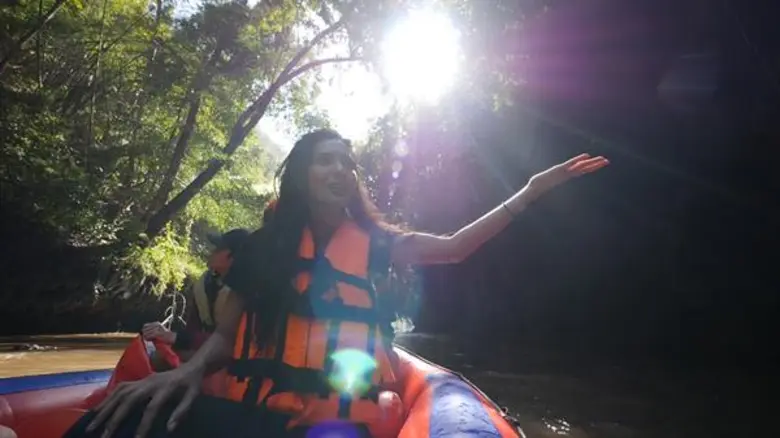 ทีวีไกด์: รายการ "จรีรัตน์ถนัดเที่ยว" EP15