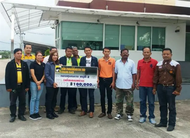 คุณกนกทิพย์ จันทร์พลังศรี (ที่ 3 จากซ้าย)...