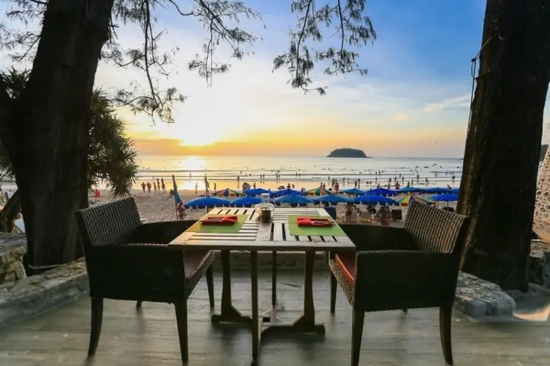 บียอนด์ รีสอร์ต กะตะ โรงแรมในเครือกะตะกรุ...