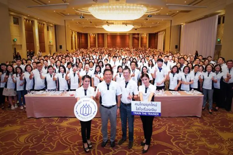 นายปรีดี ดาวฉาย (ที่ 2 จากซ้าย) ประธานสมา...