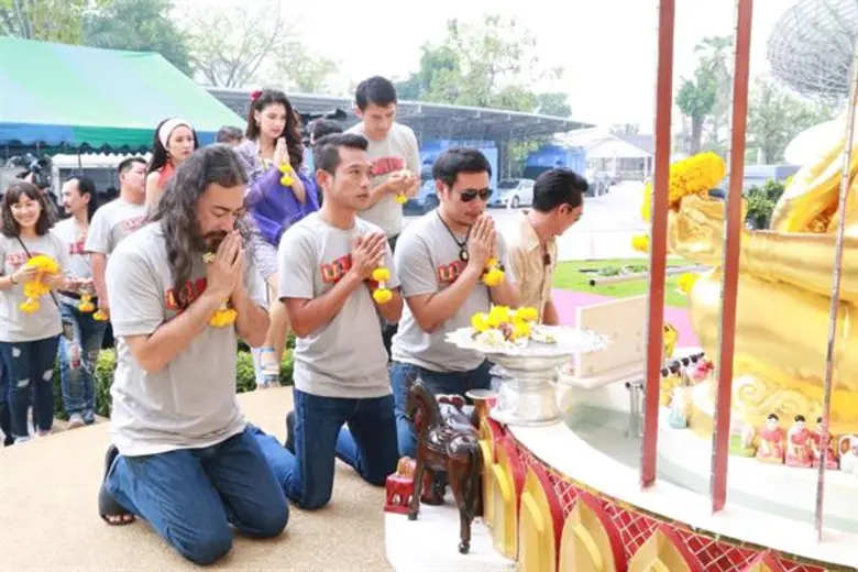“ พี่กอบสุข จารุจินดา ” ลั่นฆ้องบวงสรวงละครแอ็คชั่นเข้มข้น “ชุมแพ” ยกทัพนักแสดงเปิดฉากถ่ายทำซีนแรก