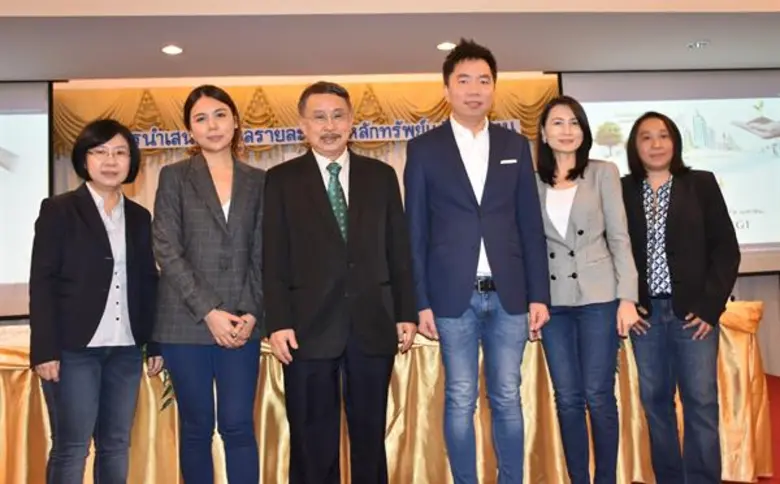 นายอภิสิทธิ์ รุจิเกียรติกำจร (คนที่ 3 จาก...