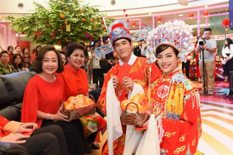 “ณิชา-อาเล็ก” วาดลีลาร่ายรำงิ้ว สะท้อนศิลปะวัฒนธรรมจีน ฉลองตรุษจีนปีหมาทอง ที่ “พาราไดซ์ พาร์ค”