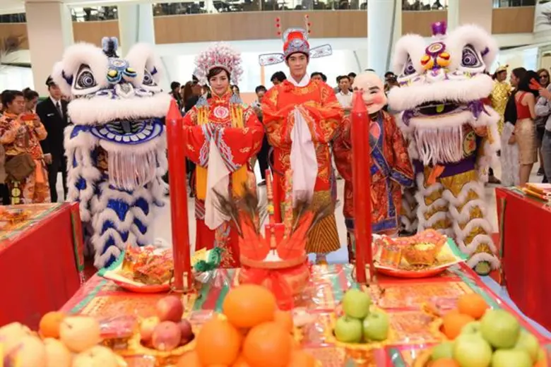 “ณิชา-อาเล็ก” วาดลีลาร่ายรำงิ้ว สะท้อนศิลปะวัฒนธรรมจีน ฉลองตรุษจีนปีหมาทอง ที่ “พาราไดซ์ พาร์ค”