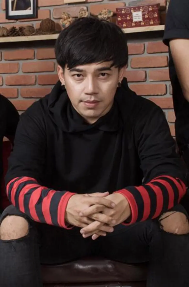 ทั้งเพลง "คนโดนเท" ก็ยอดวิวทะลุทะลวง 100 ...