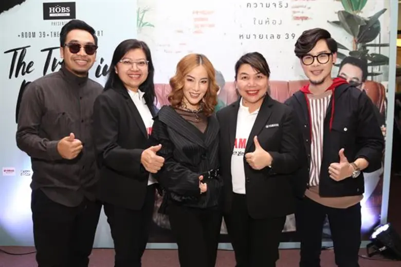 นางสรวงสุดา มนัสบุญเพิ่มพูล (คนซ้าย) ผู้จ...