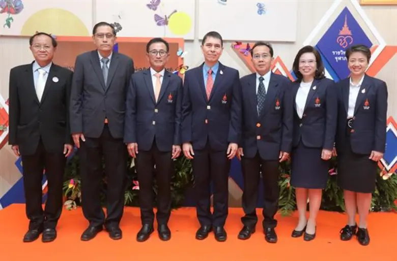 จากซ้าย : ศาสตราจารย์นายแพทย์บวรศิลป์ เชา...