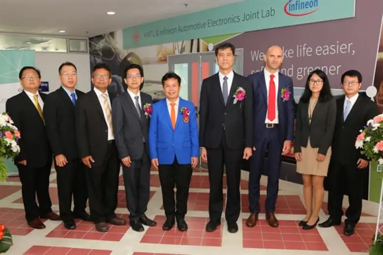 เทคโนโลยีกำลังเปลี่ยนผ่านจากรถใช้น้ำมันฟอสซิลมาเป็น...