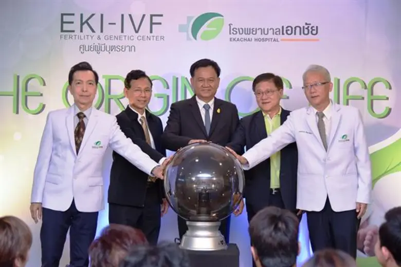 นายประภัสสร์ มาลากาญจน์ (ที่ 3 จากซ้าย) ผ...