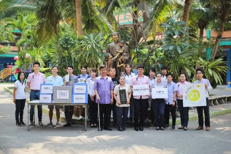 อาสาสมัครจากโรงแรมบาราคูด้า พัทยา เอ็มแกล...