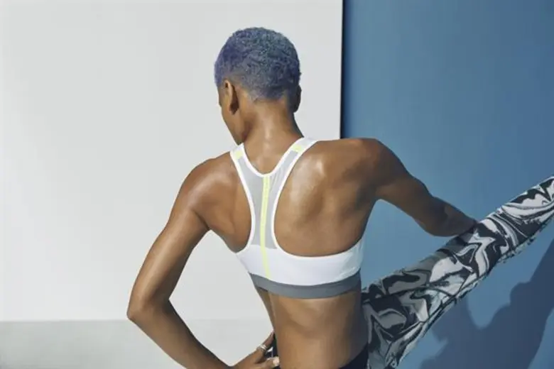 พบกับนวัตกรรมสปอร์ตบรารุ่นใหม่ล่าสุด ไนกี้ โมชั่น อแดปท์ บรา  ที่ช่วยปรับทรงให้เหมาะสมกับทุกการออกกำลังกาย